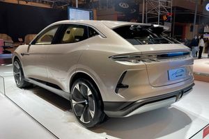 Внедорожник-купе Denza N7 от BYD: Футуристический и мощный электромобиль, готовый к серийному производству в Китае