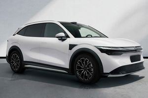 Новый Zeekr 7X EV развивает мощность 784 л.с. и имеет запас хода до 802 км.