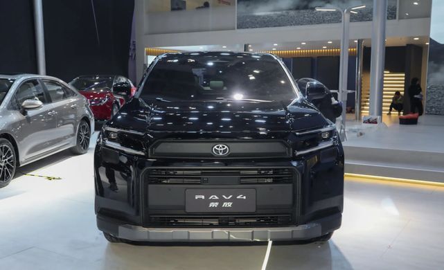 Гибрид Toyota RAV4 2026 Hybrid 2.5L AWD Flagship Edition