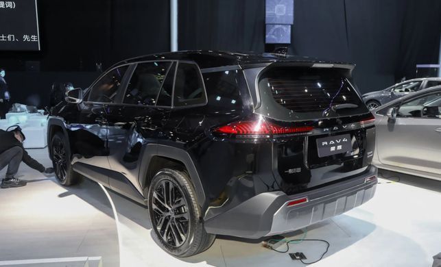 Гибрид Toyota RAV4 2026 Hybrid 2.5L AWD Flagship Edition