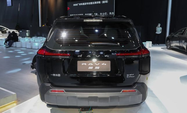 Гибрид Toyota RAV4 2026 Hybrid 2.5L AWD Flagship Edition