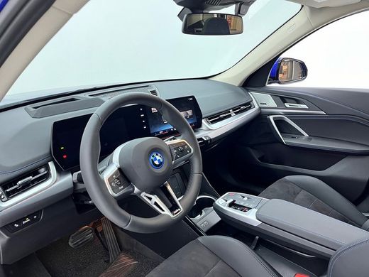 Електромобіль BMW iX1 xDrive30L M