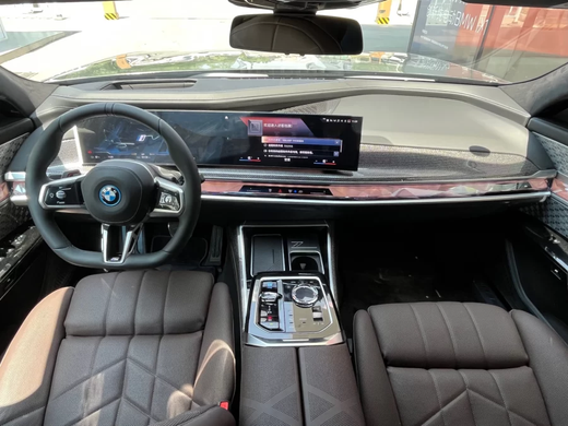 BMW i7 2023 xDrive60L М