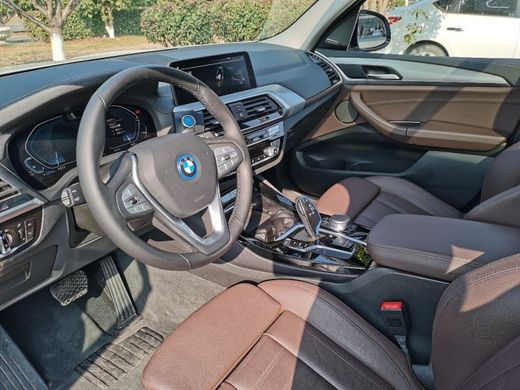 Электромобиль BMW IX3
