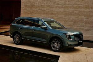 Предварительные продажи бензинового внедорожника Jetour X70L в Китае начнутся 10 сентября.