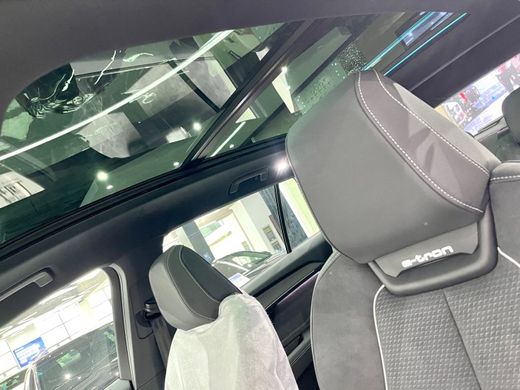 Електромобіль Audi Q5 e-tron 2022 40 e-tron
