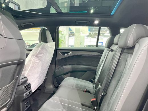 Електромобіль Audi Q5 e-tron 2022 40 e-tron