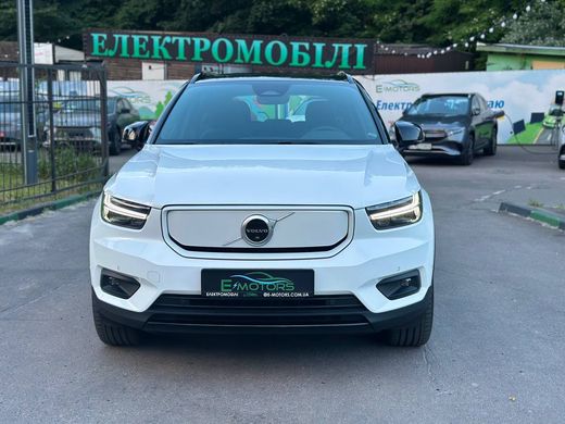 Электромобиль Volvo XC40