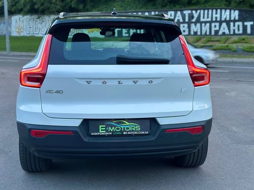 Электромобиль Volvo XC40