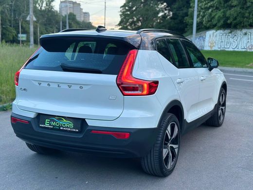 Електромобіль Volvo XC40