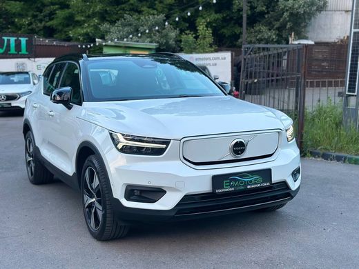 Электромобиль Volvo XC40