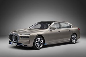 BMW планує представити цього літа вже три нові електрокари з передовими технологіями на борту