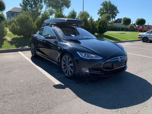 Електромобіль Tesla Model S